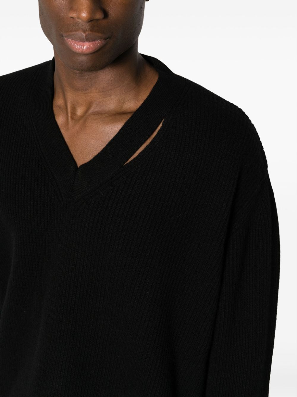 VENEZIA V-NECK SWEATER