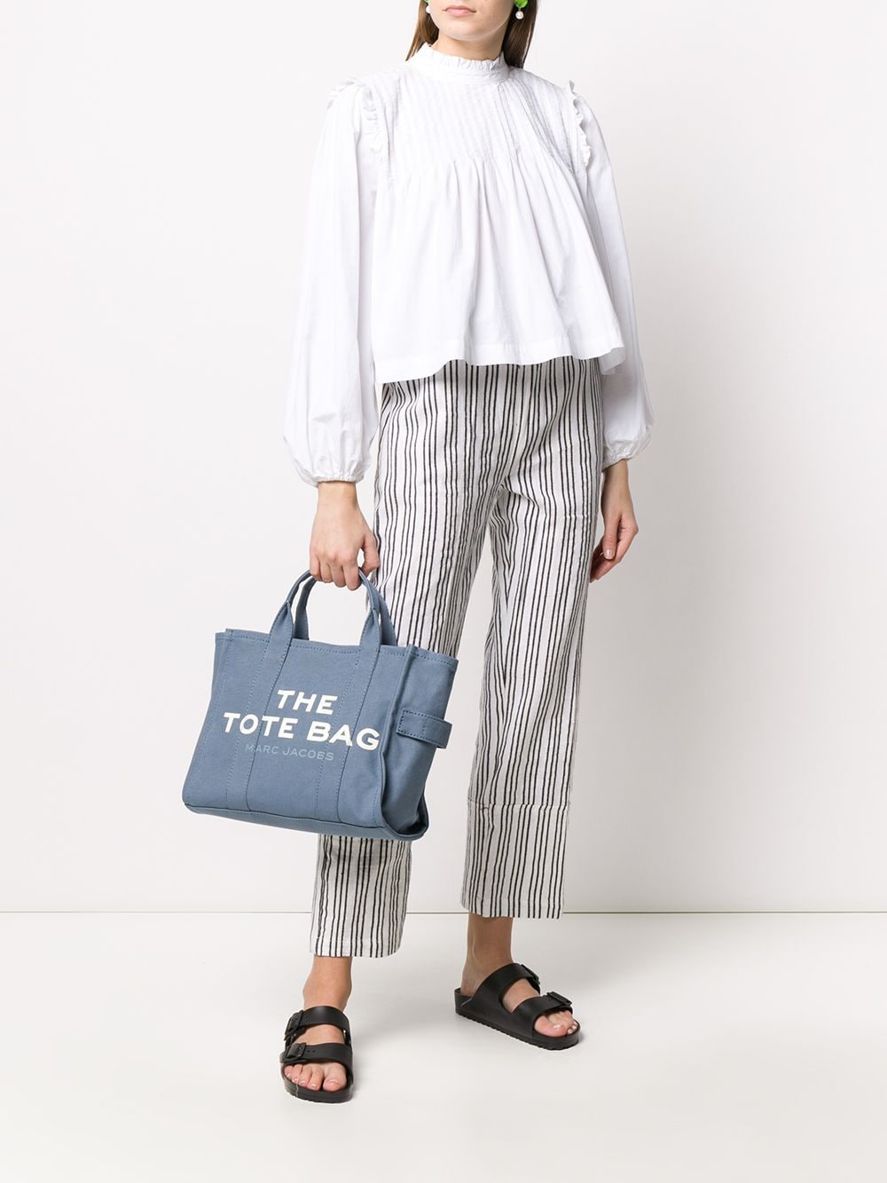 THE MEDIUM TOTE