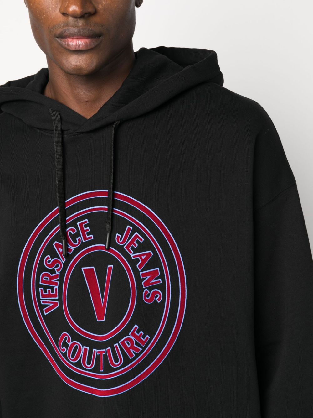 O V-EMBLEM FLOCK SWEATSHIRTS