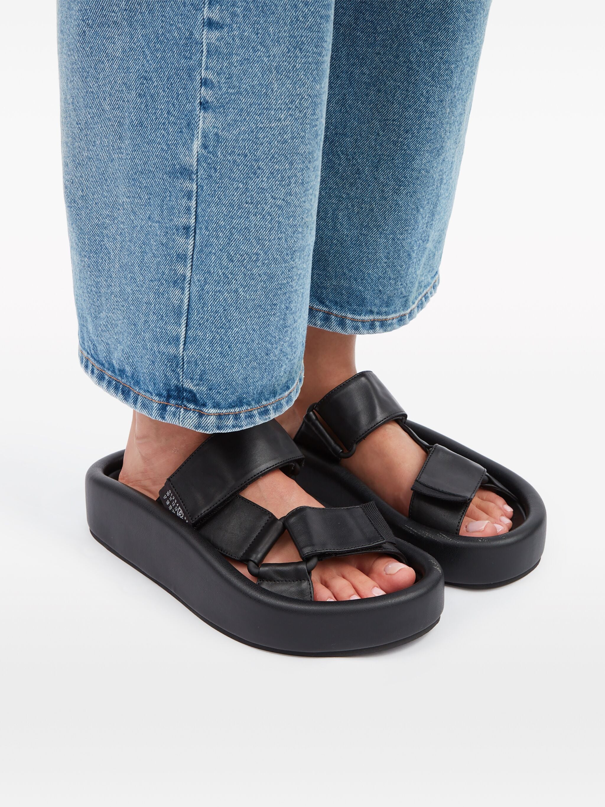 SANDAL