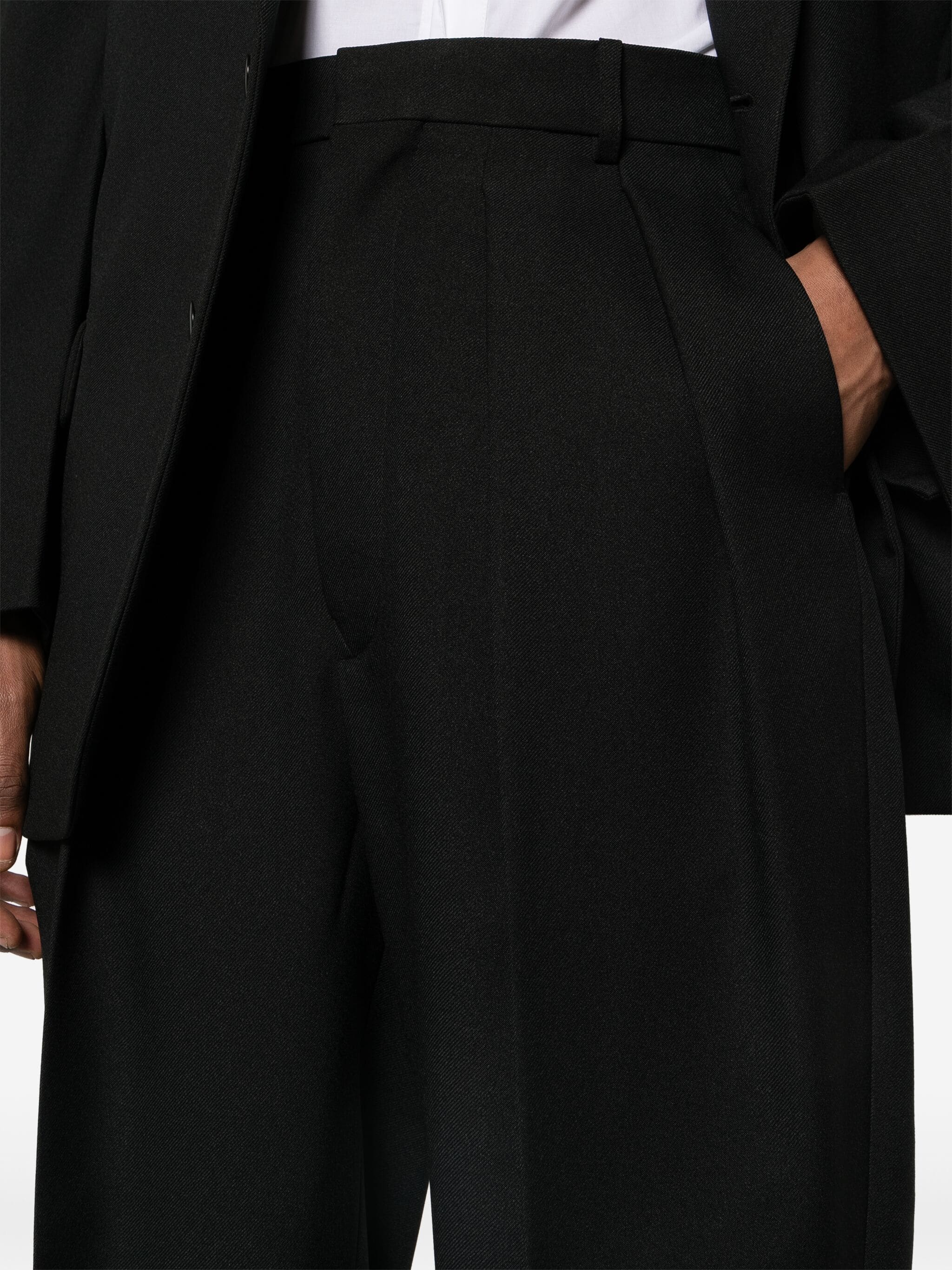 PLEATED TAPERED TROUSER