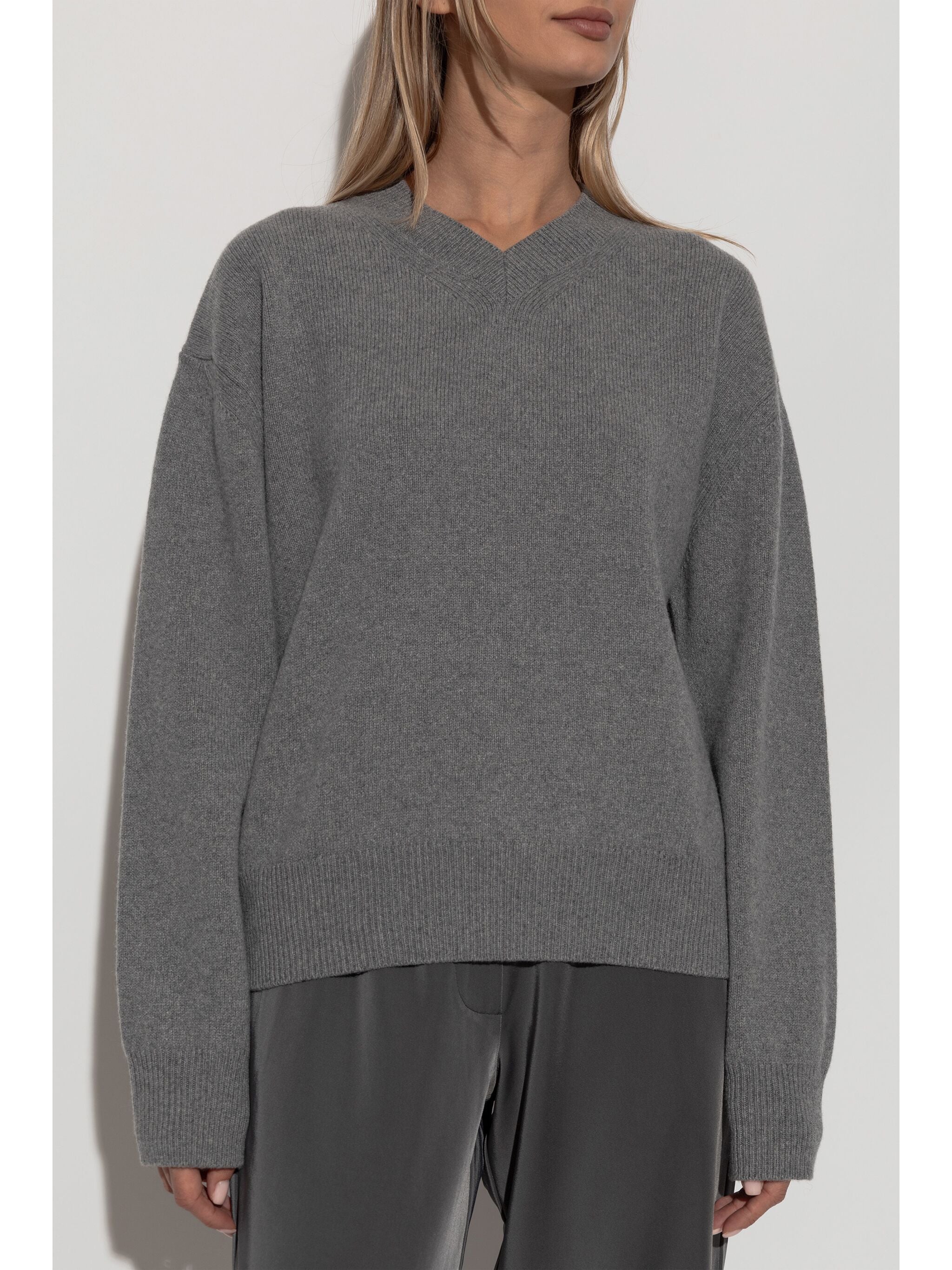 SABIRGITTE V-NECK SWEATER