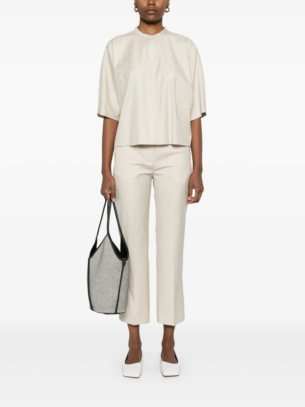 SHORT-SLEEVED BLOUSE