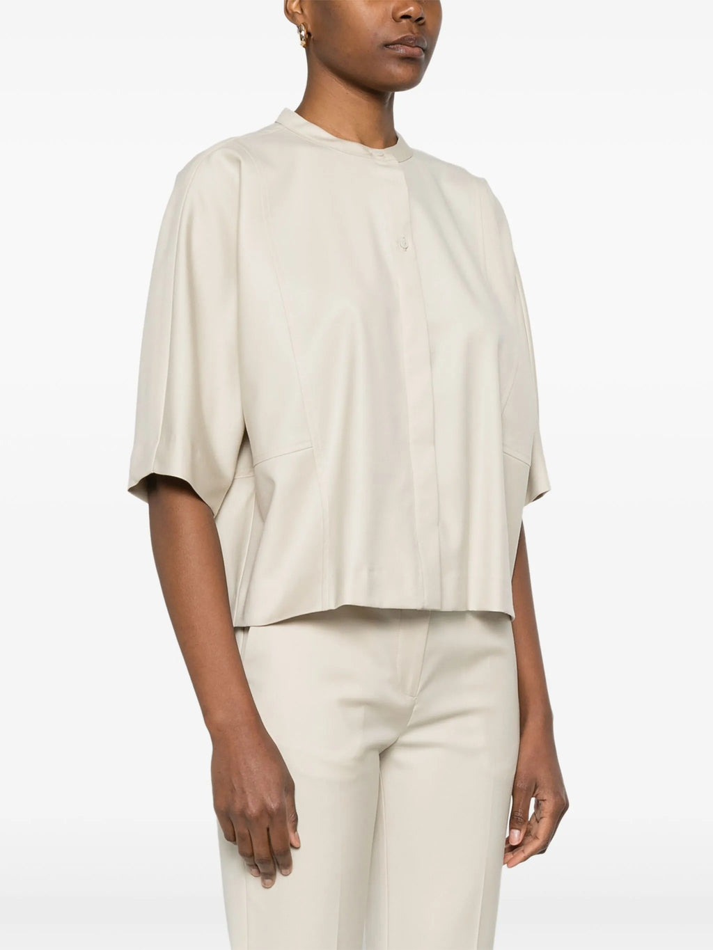 SHORT-SLEEVED BLOUSE