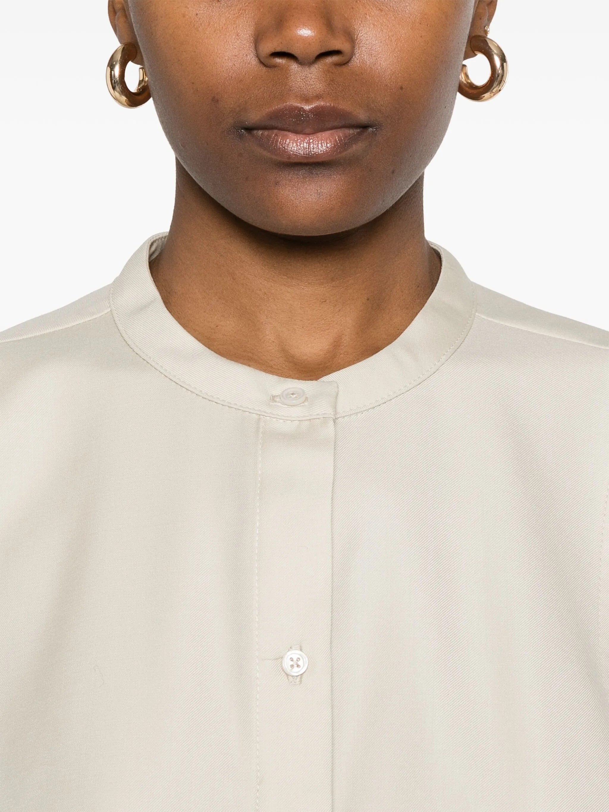 SHORT-SLEEVED BLOUSE