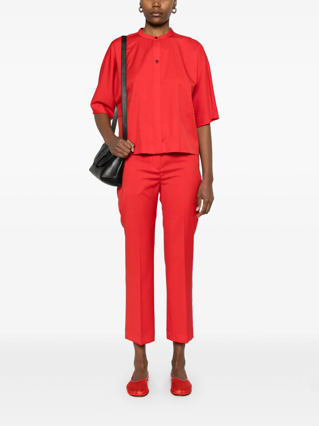 SHORT-SLEEVED BLOUSE