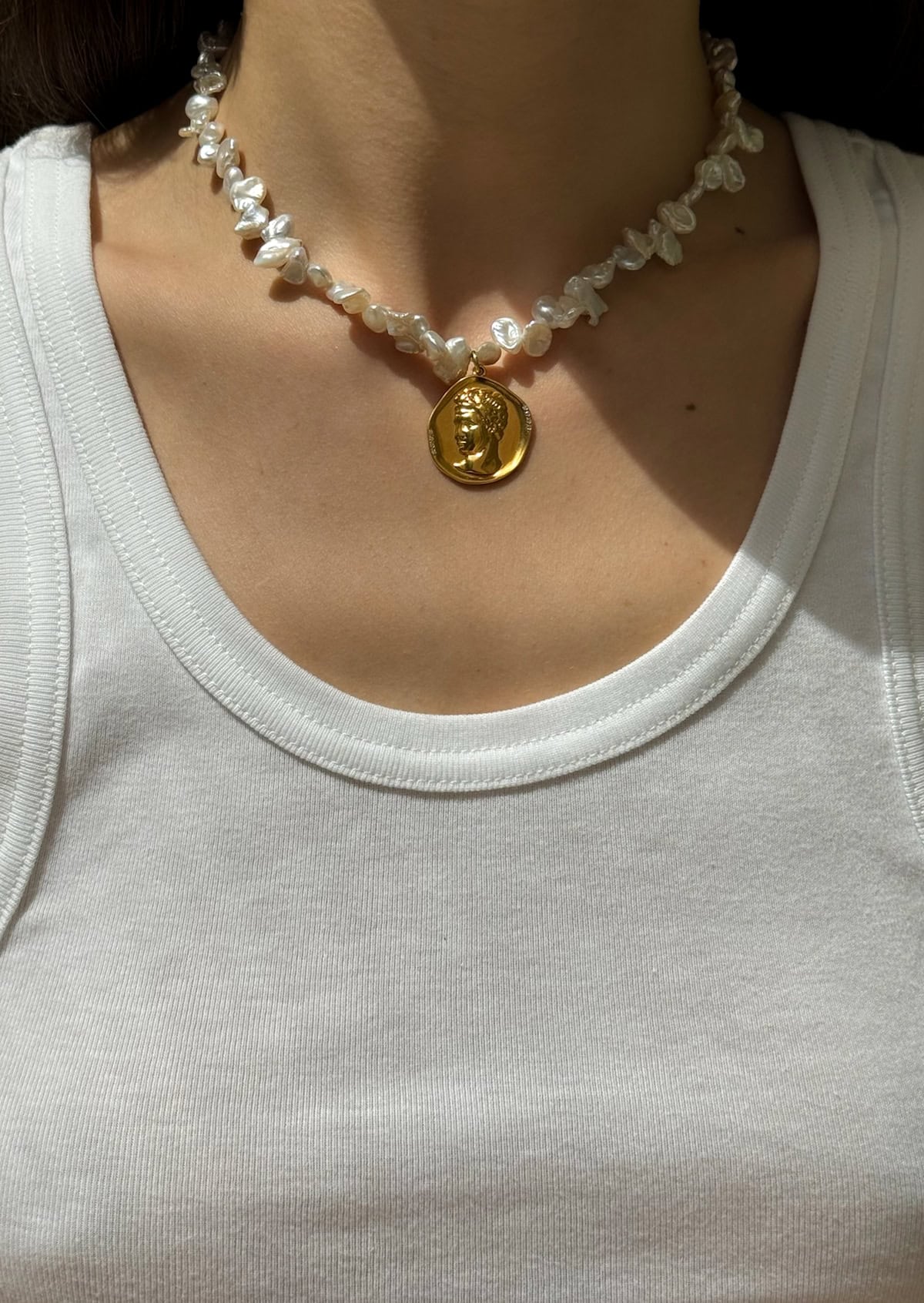 HERMIS LARGE LUSTRE STATEMENT PEARL NECKLACE