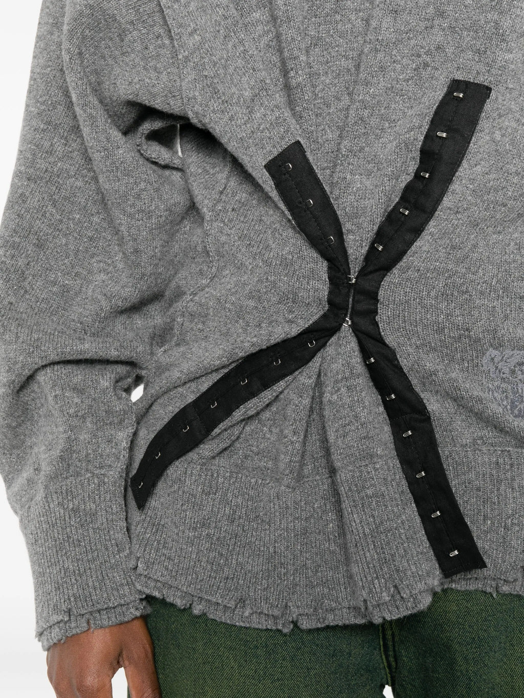 CORSET DISTRESSED CREWNECK