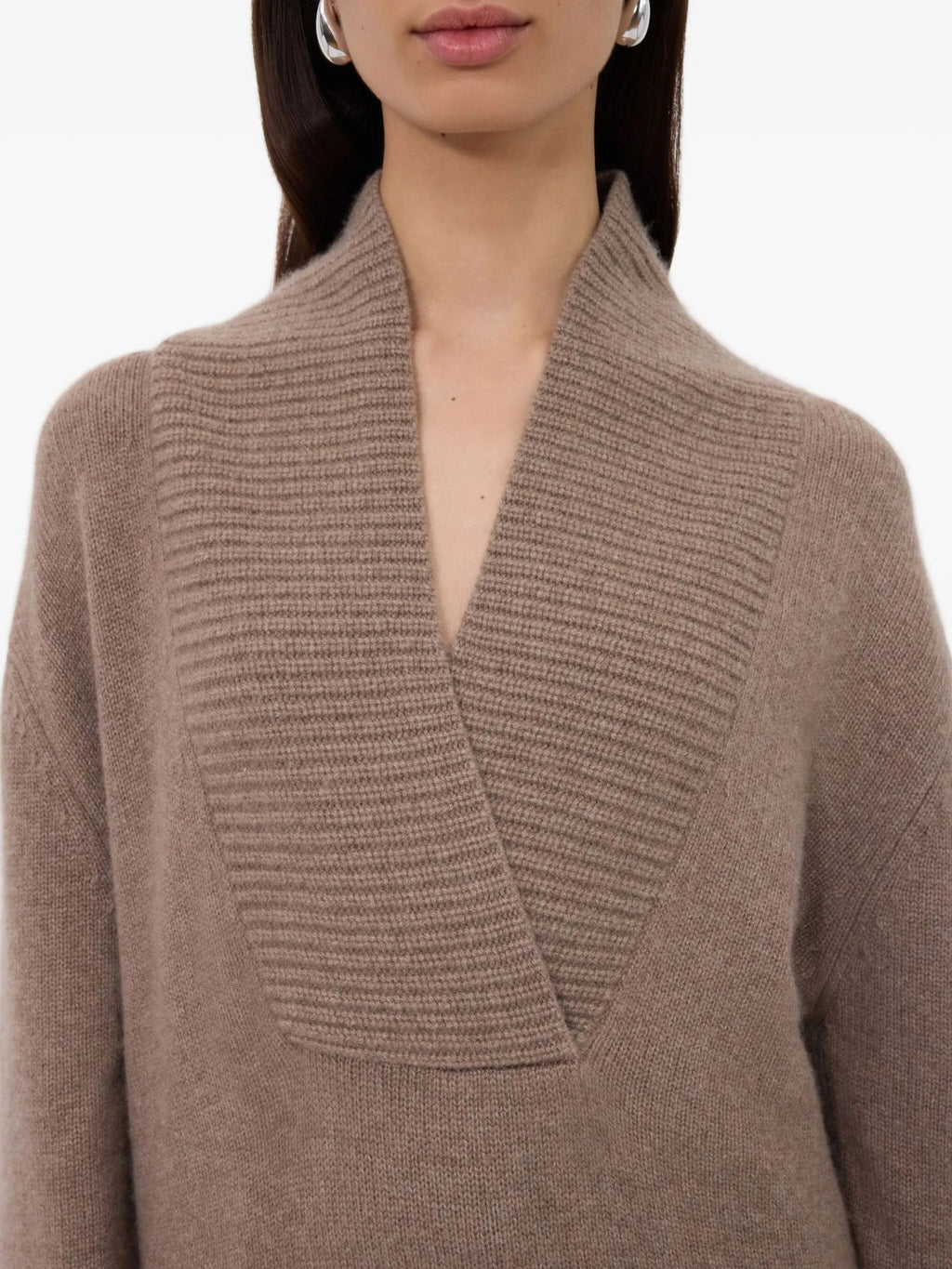 MAKELA LARGE V NECK SWEATER