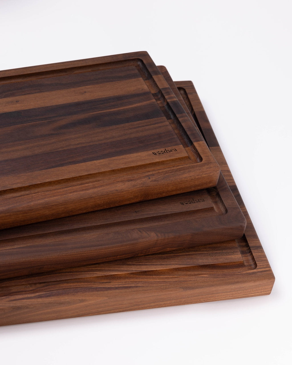 Classic Butcher board M with groove, walnut