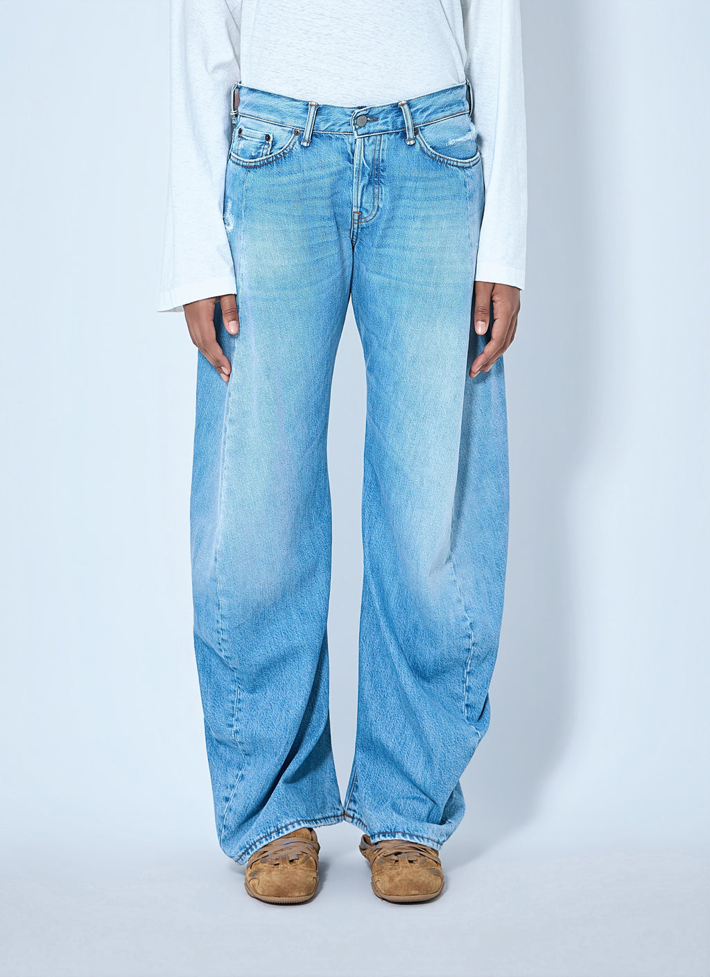 2006F Distressed Wide Leg Jeans