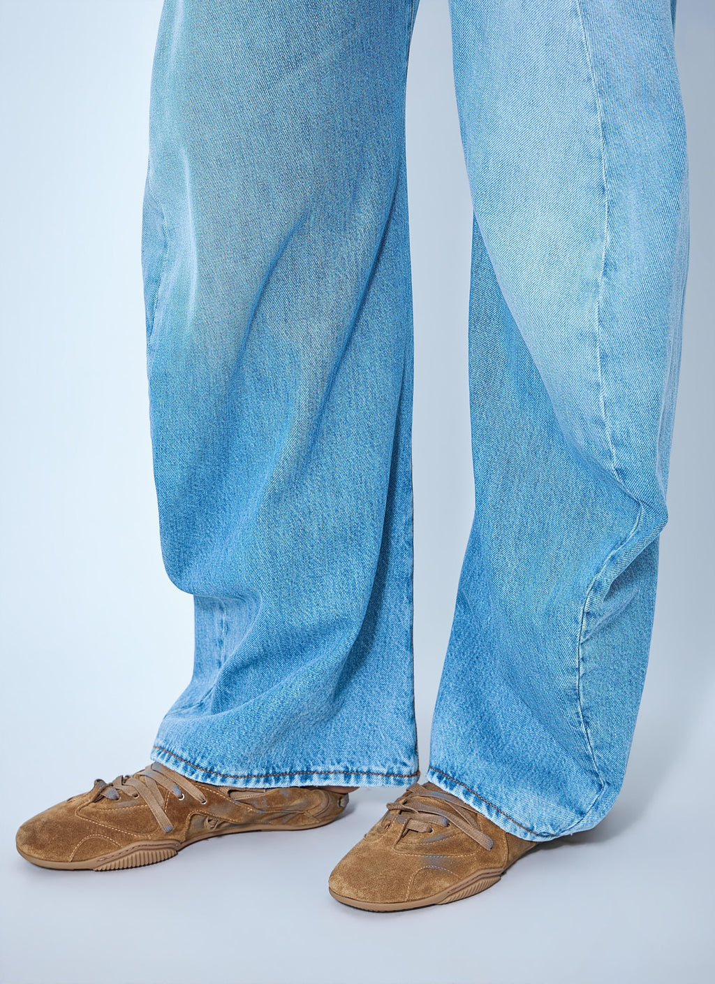 2006F Distressed Wide Leg Jeans