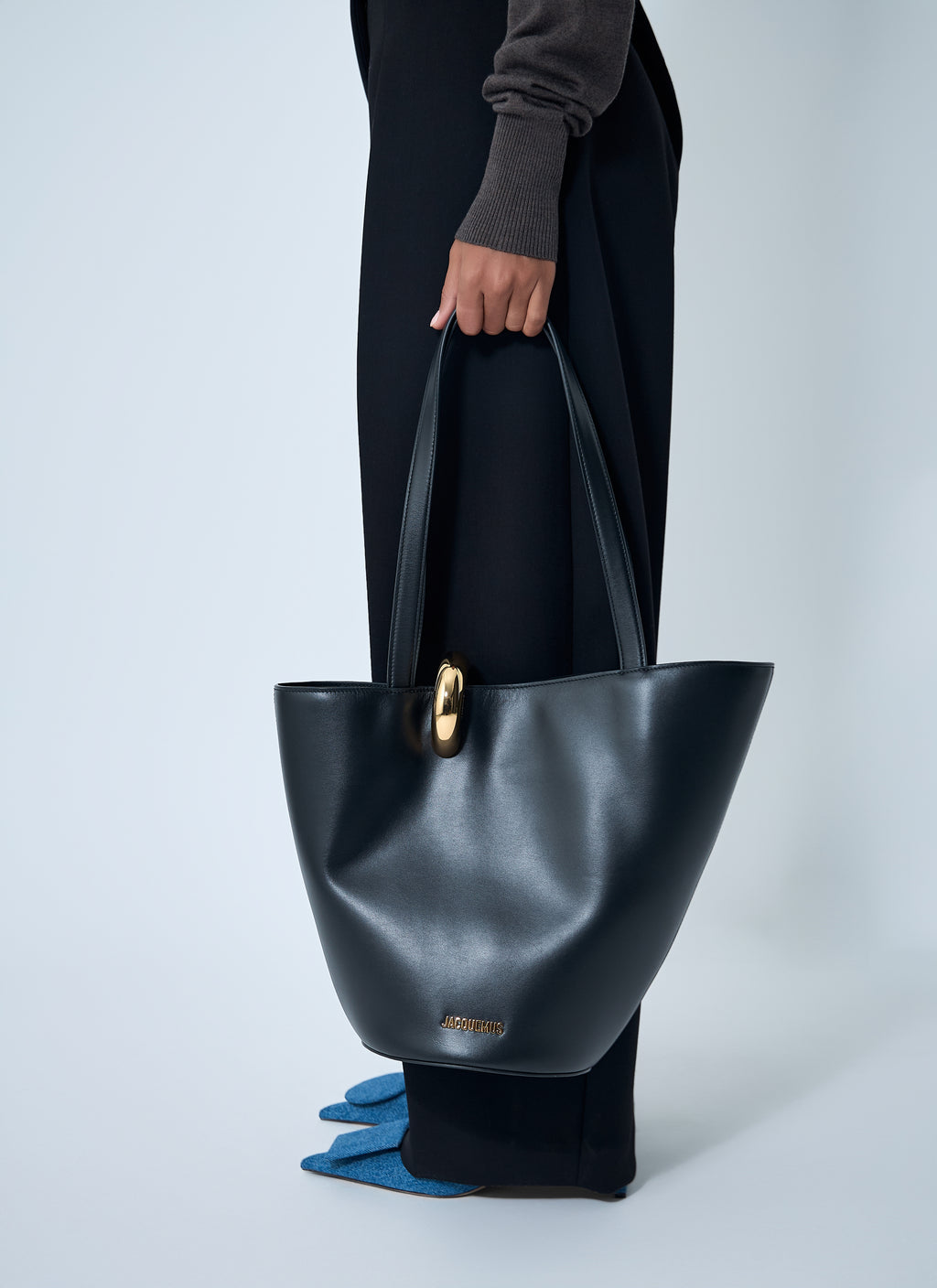 Le Moyen Bambola Bucket Bag