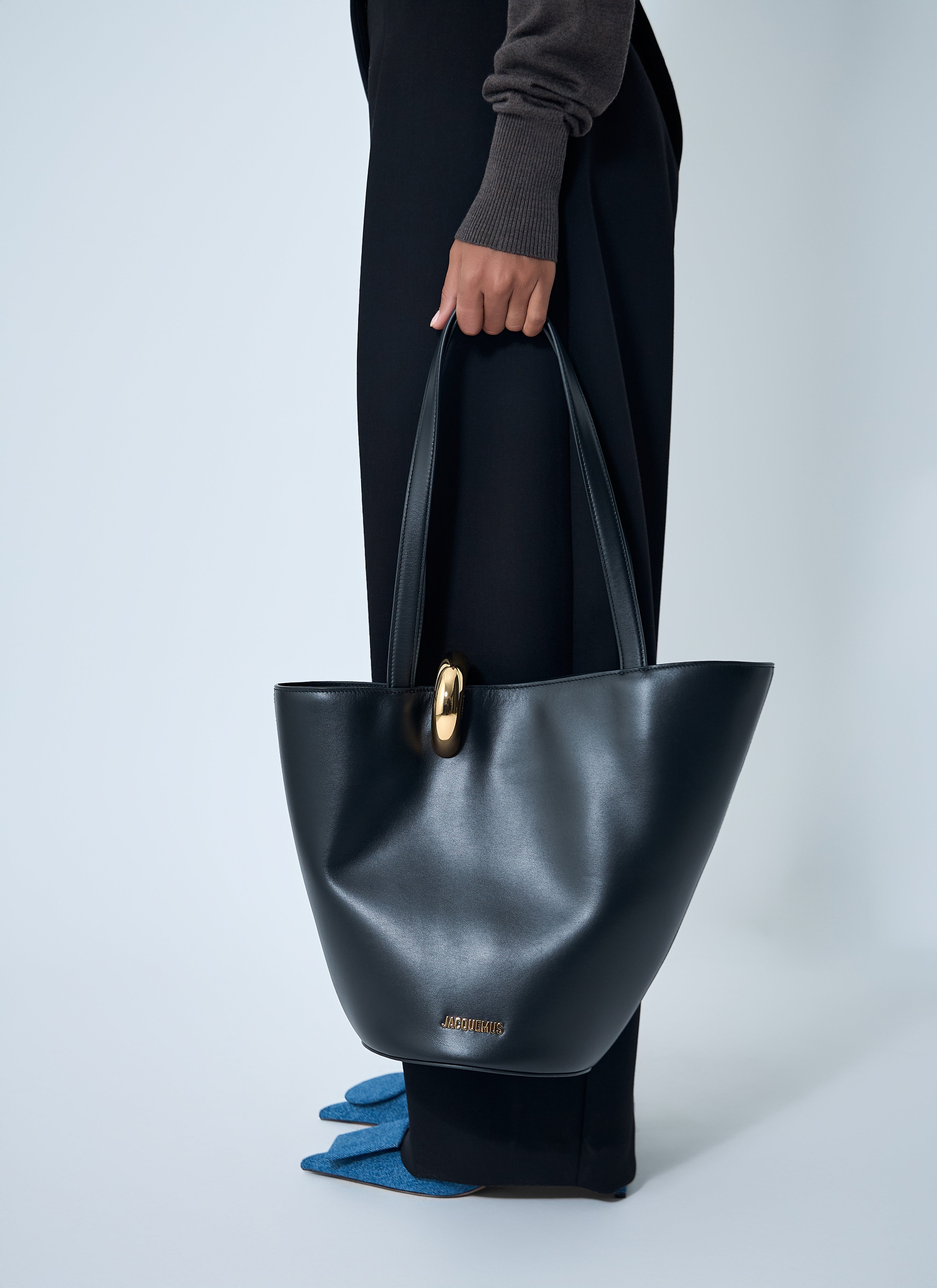 Le Moyen Bambola Bucket Bag