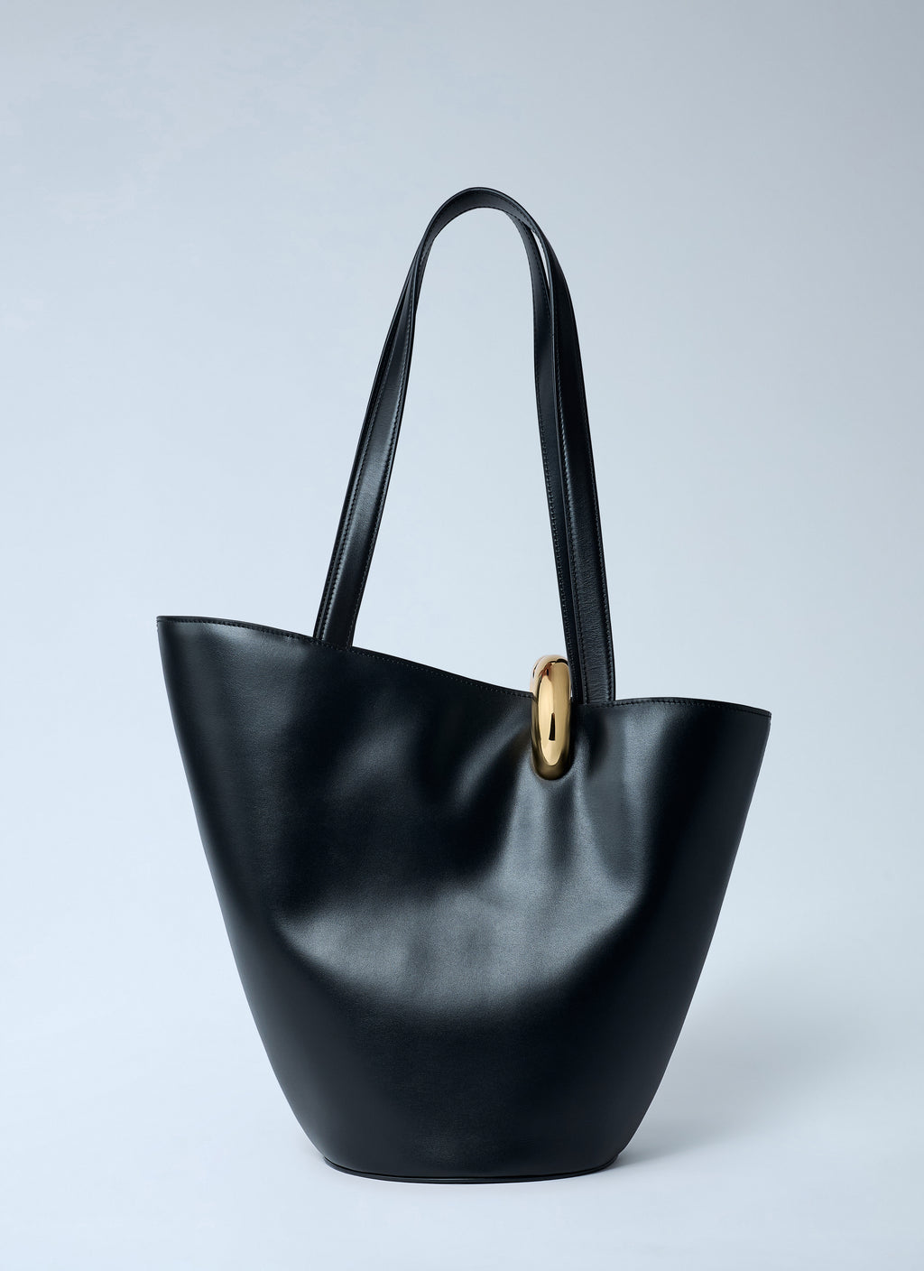 Le Moyen Bambola Bucket Bag