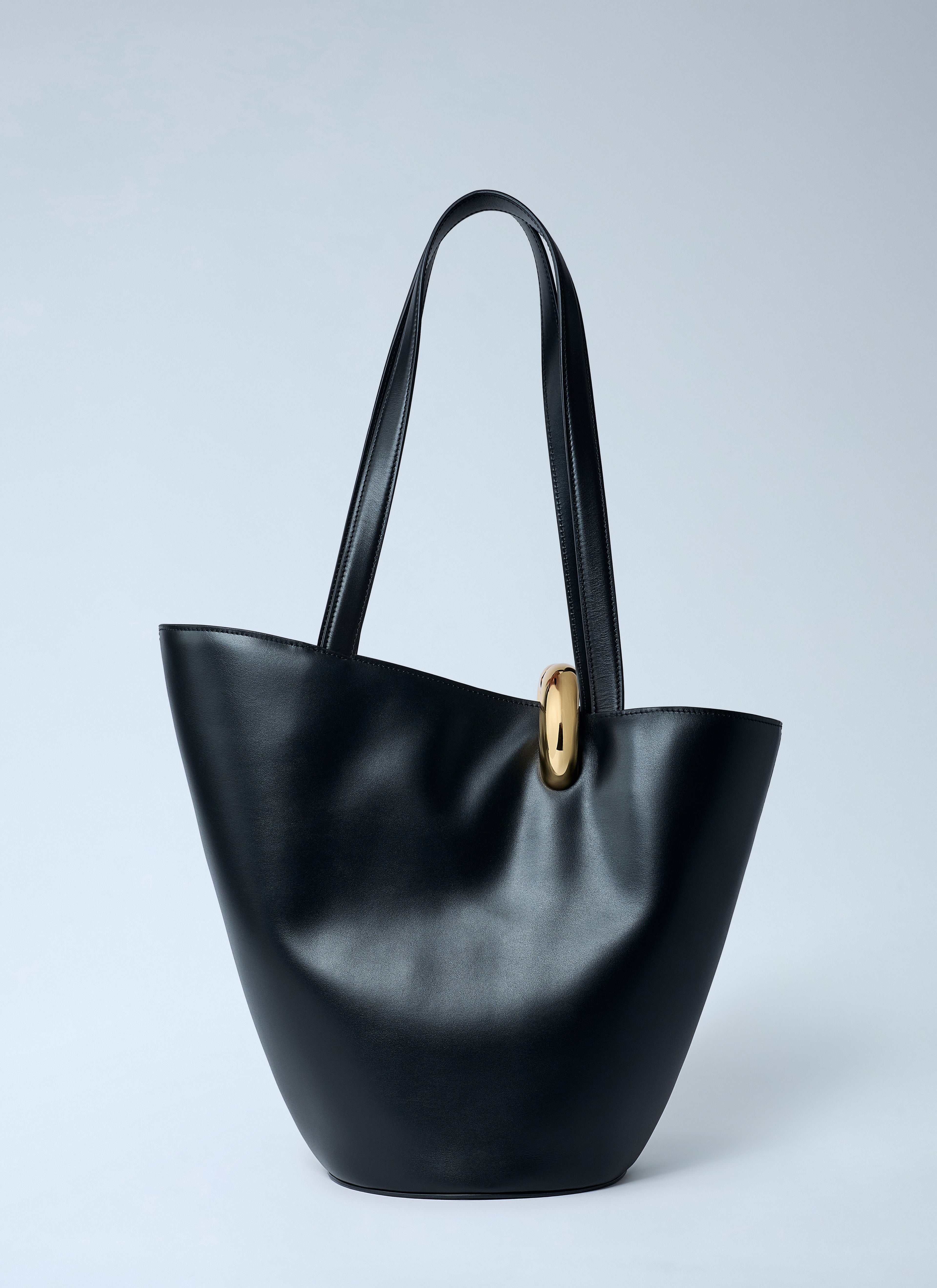 Le Moyen Bambola Bucket Bag