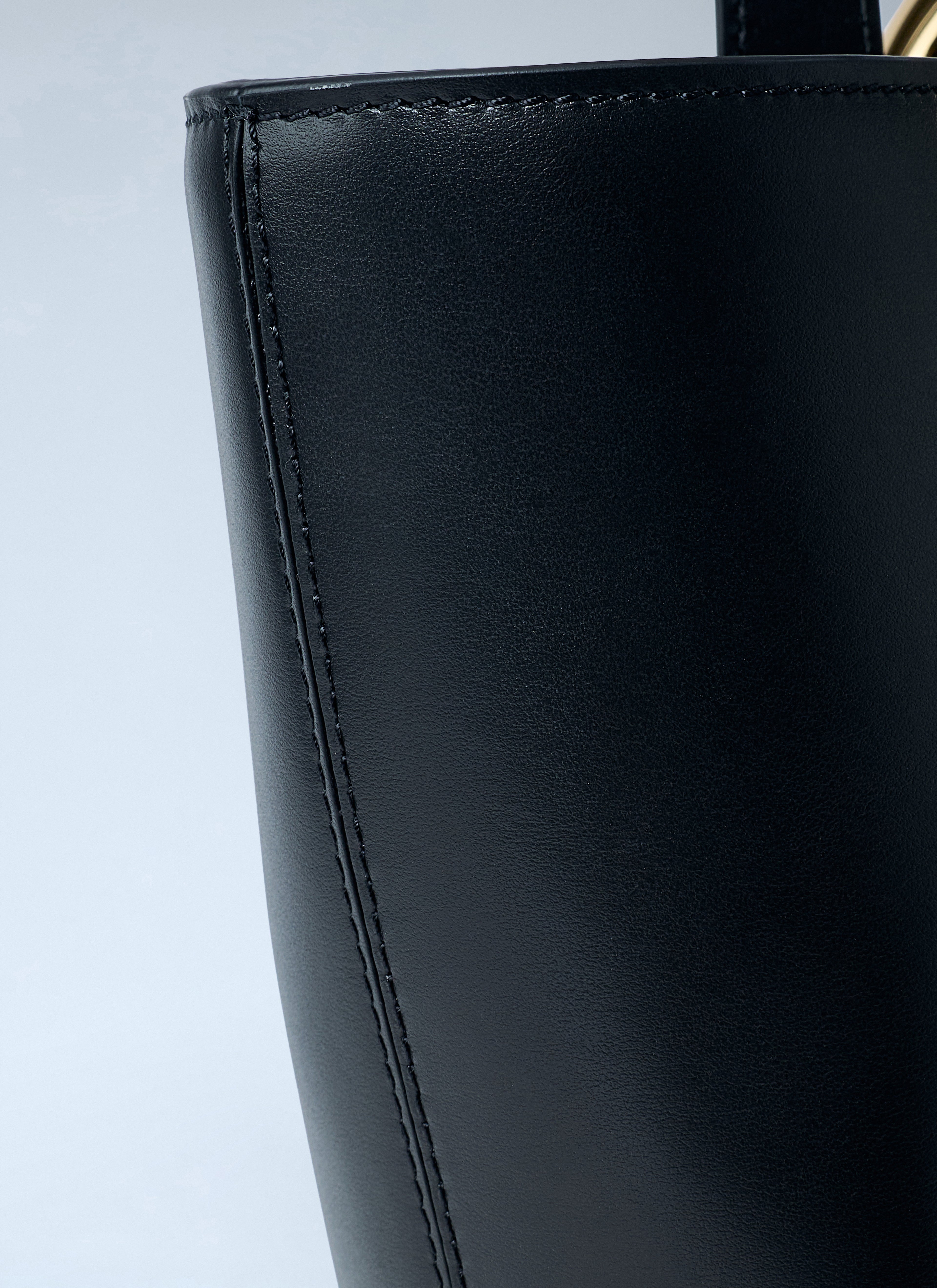 Le Moyen Bambola Bucket Bag