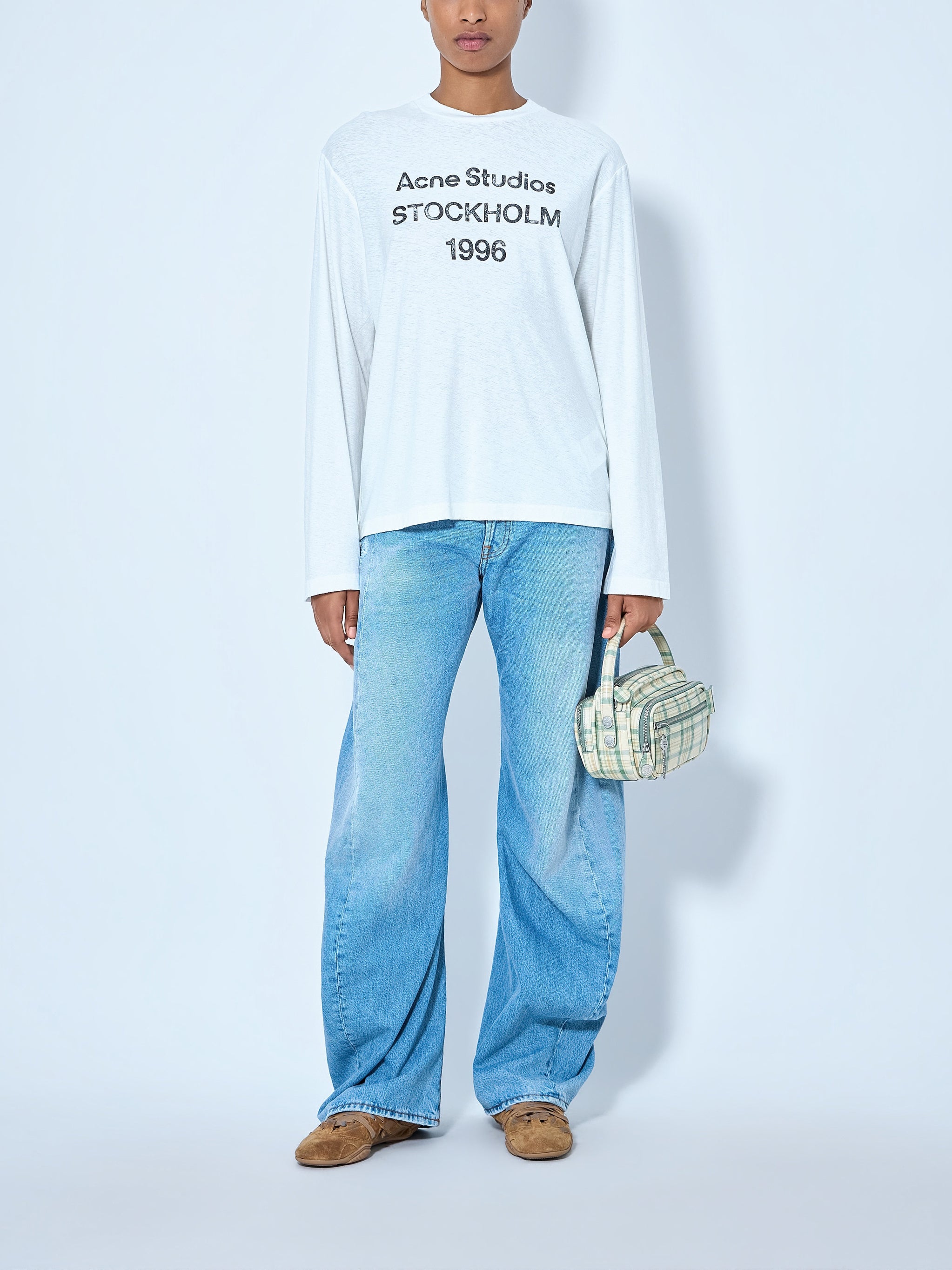 2006F Distressed Wide Leg Jeans