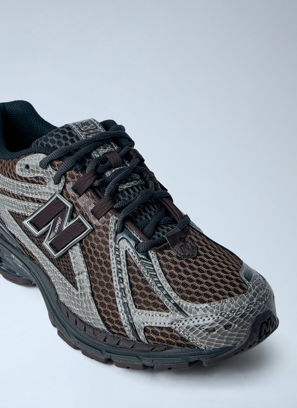 1906 Sneakers