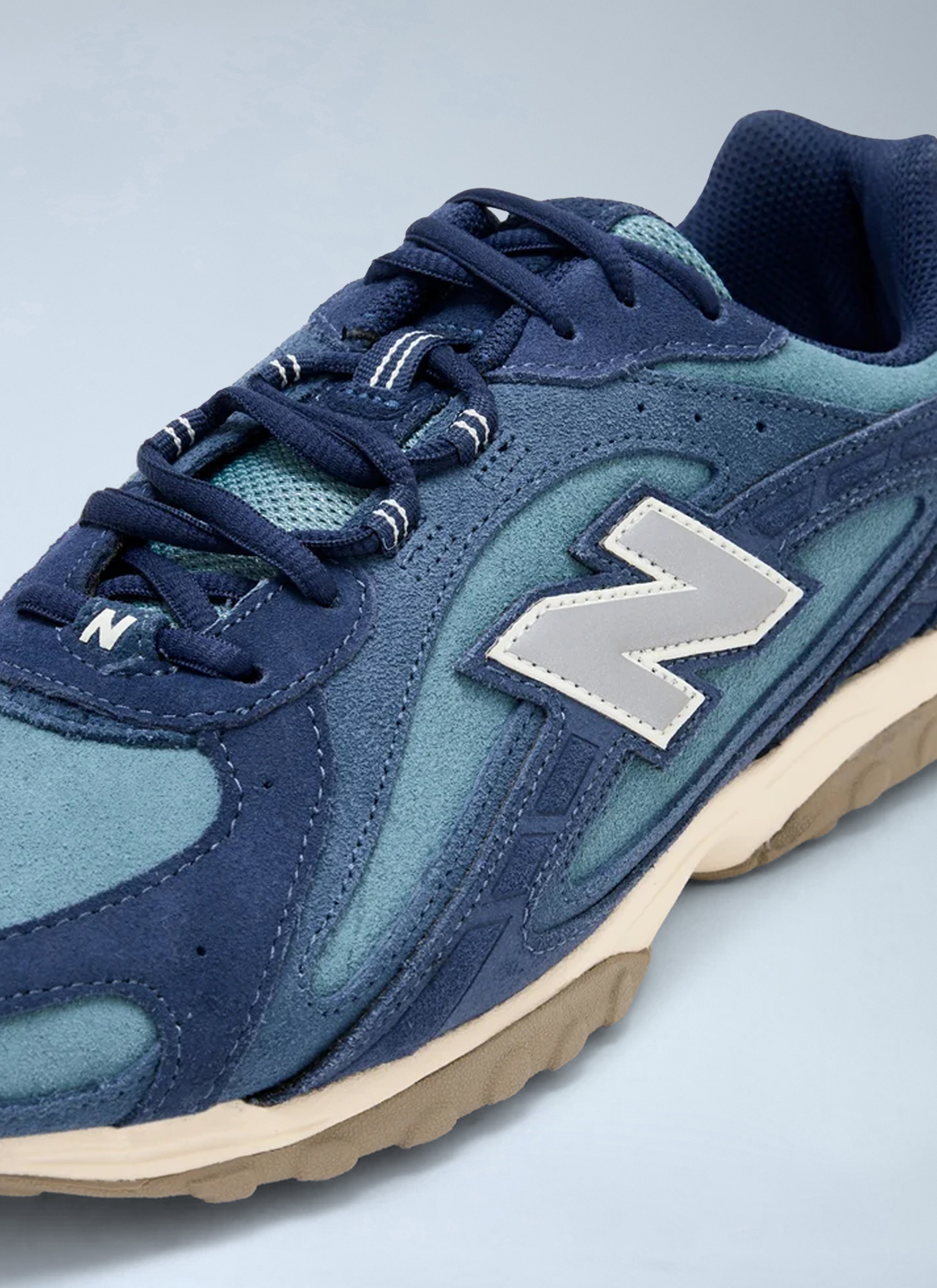 204L Sneakers