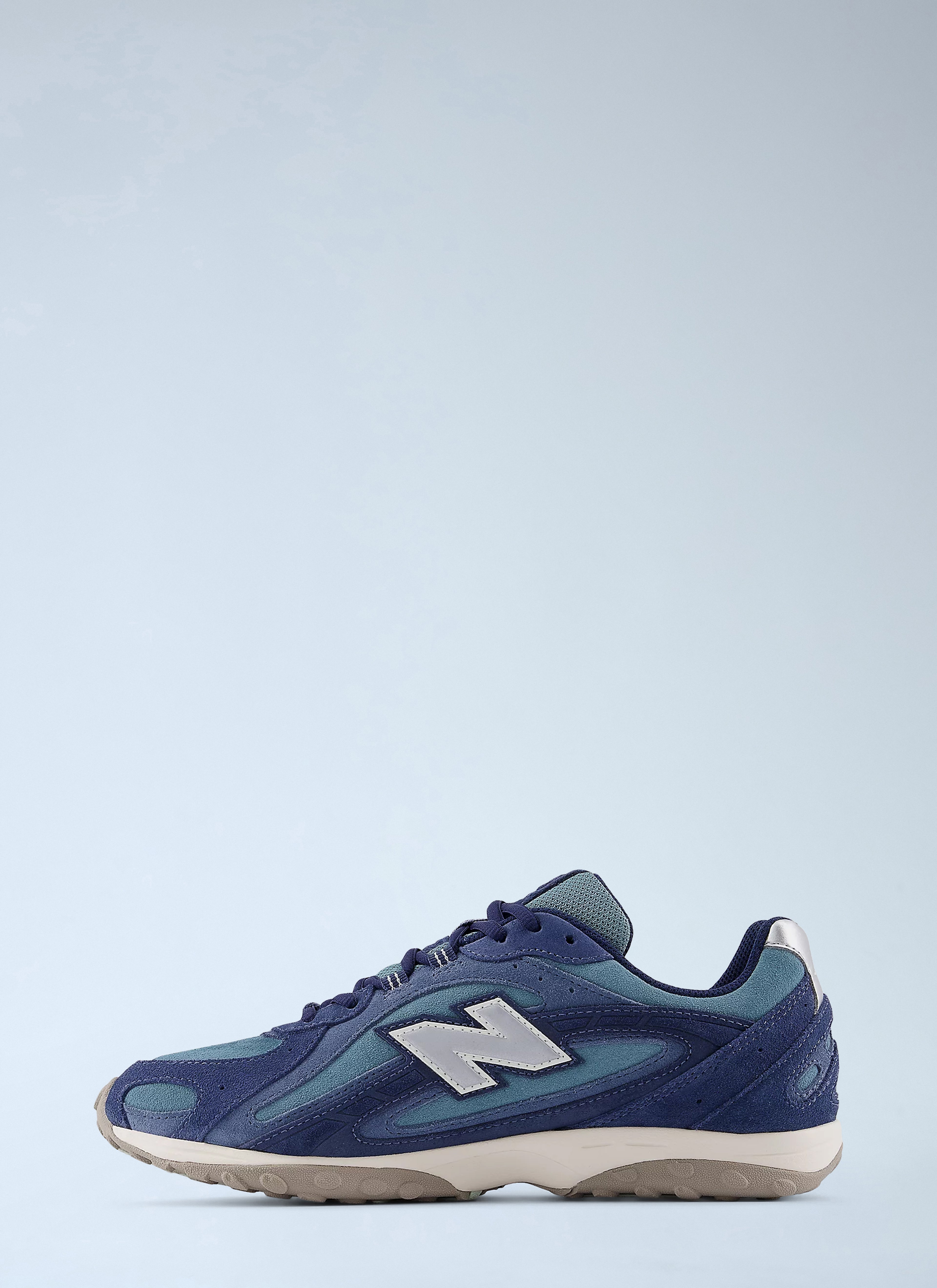 204L Sneakers